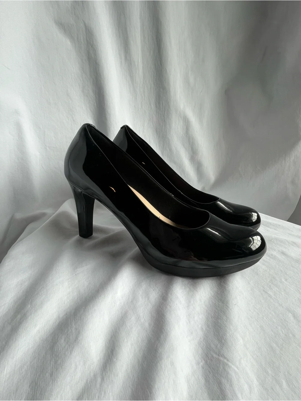 Clarks Black Patent Round-Toe Heel Pumps